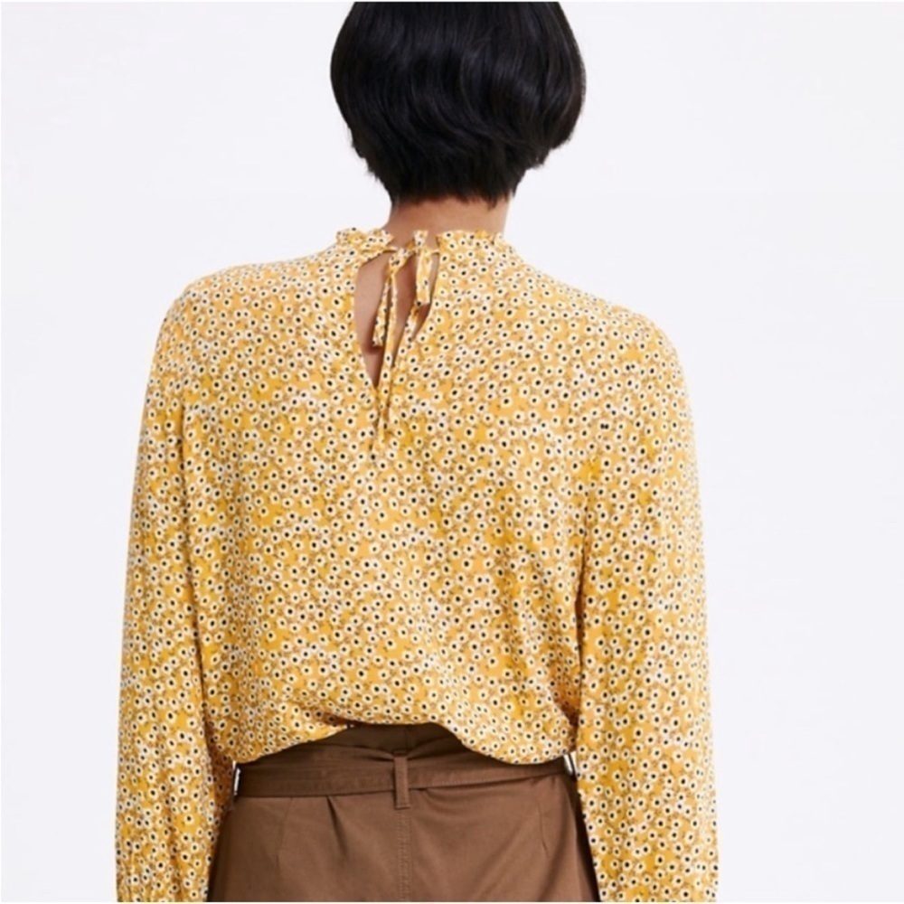 Zara ditsy floral pleated detail mustard yellow blouse size S - Picture 2 of 11